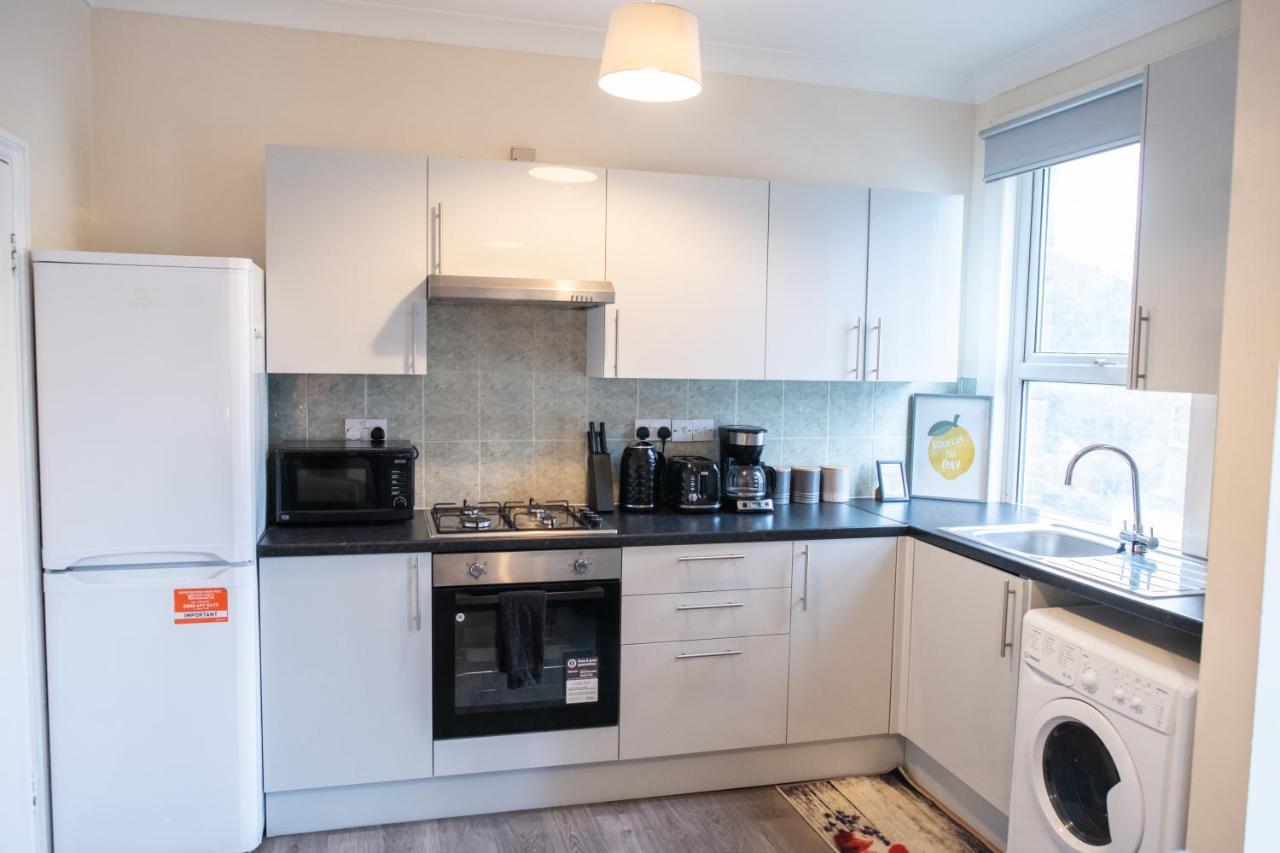4 Bedroom Flat With High Speed Wi-Fi In North Acton, Ealing, West London Exterior foto