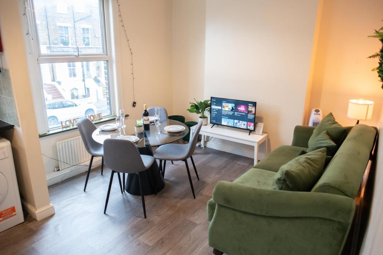 4 Bedroom Flat With High Speed Wi-Fi In North Acton, Ealing, West London Exterior foto