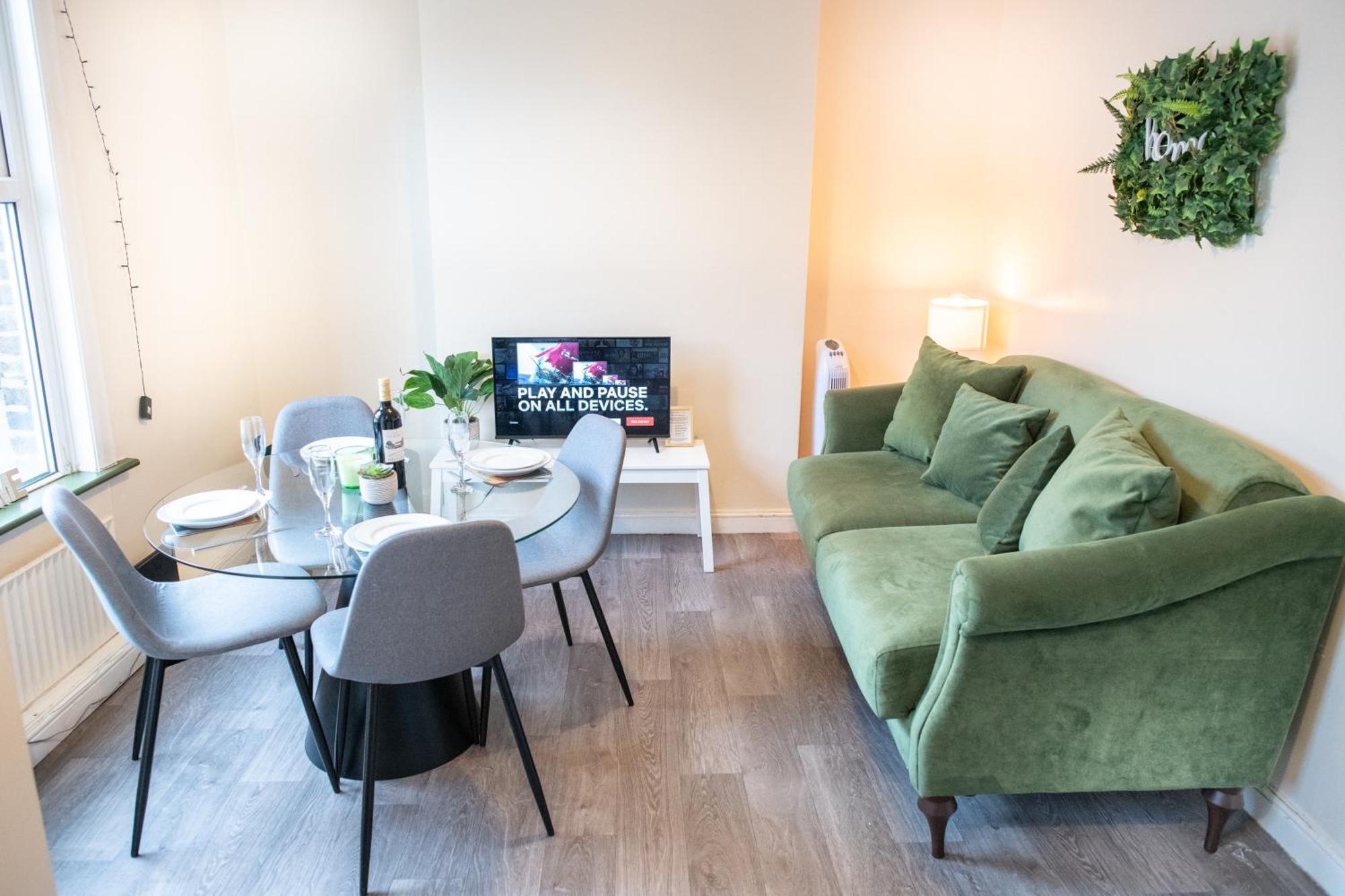 4 Bedroom Flat With High Speed Wi-Fi In North Acton, Ealing, West London Exterior foto